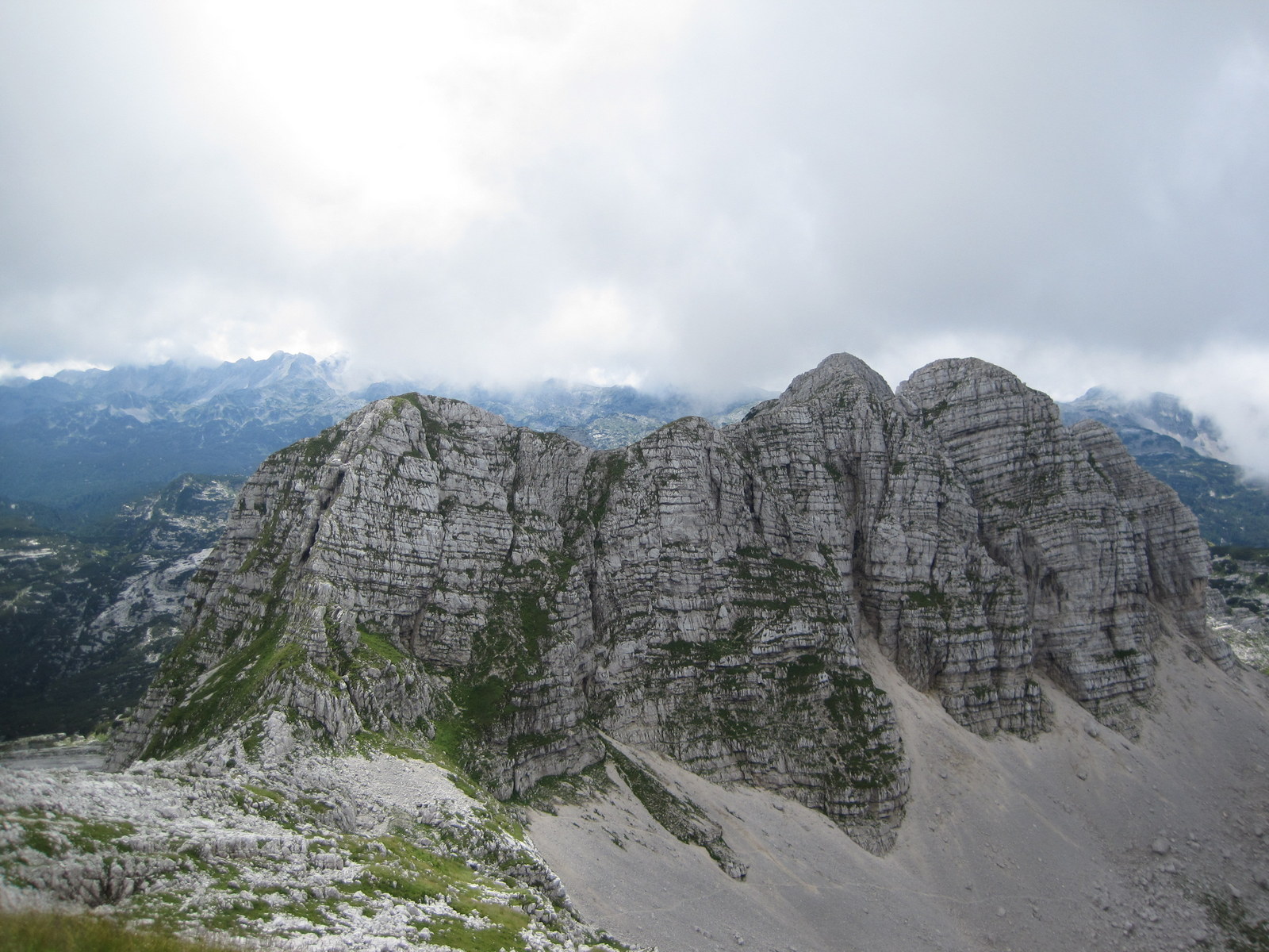 hidden valley beneath green peak 03