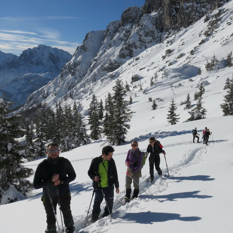 About us snowshoeing trigalv national park 03.jpg